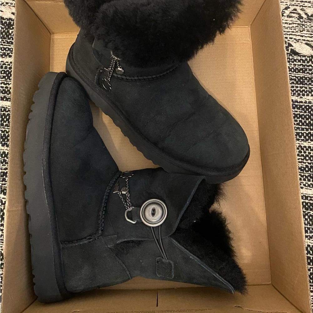 UGG Black Suede Boots Women’s Size 5
